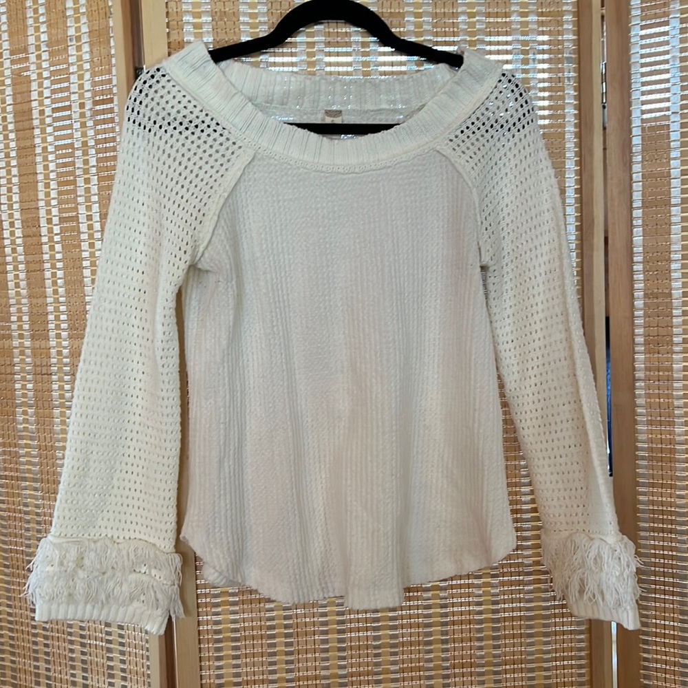 Small white top with fringe